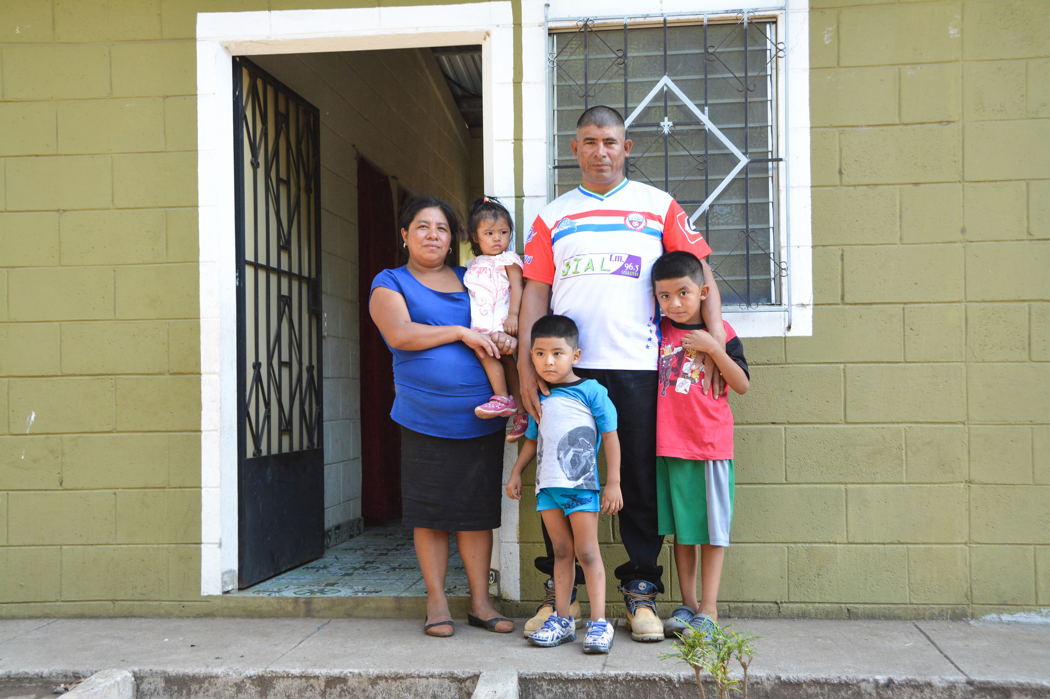 Salvadoran family in front of their Habitat home